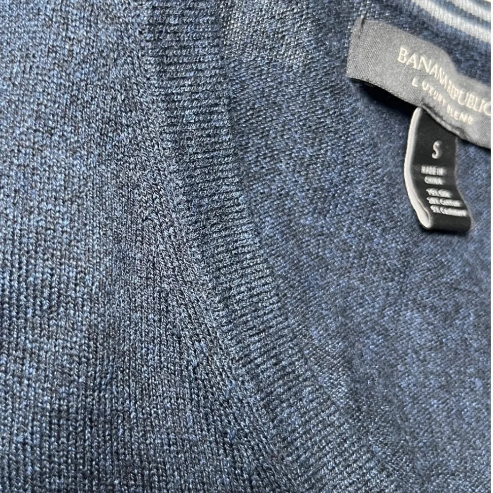 Dark Navy Silk Cotton Cashmere V-Neck‎ Sweater Banana Republic Small